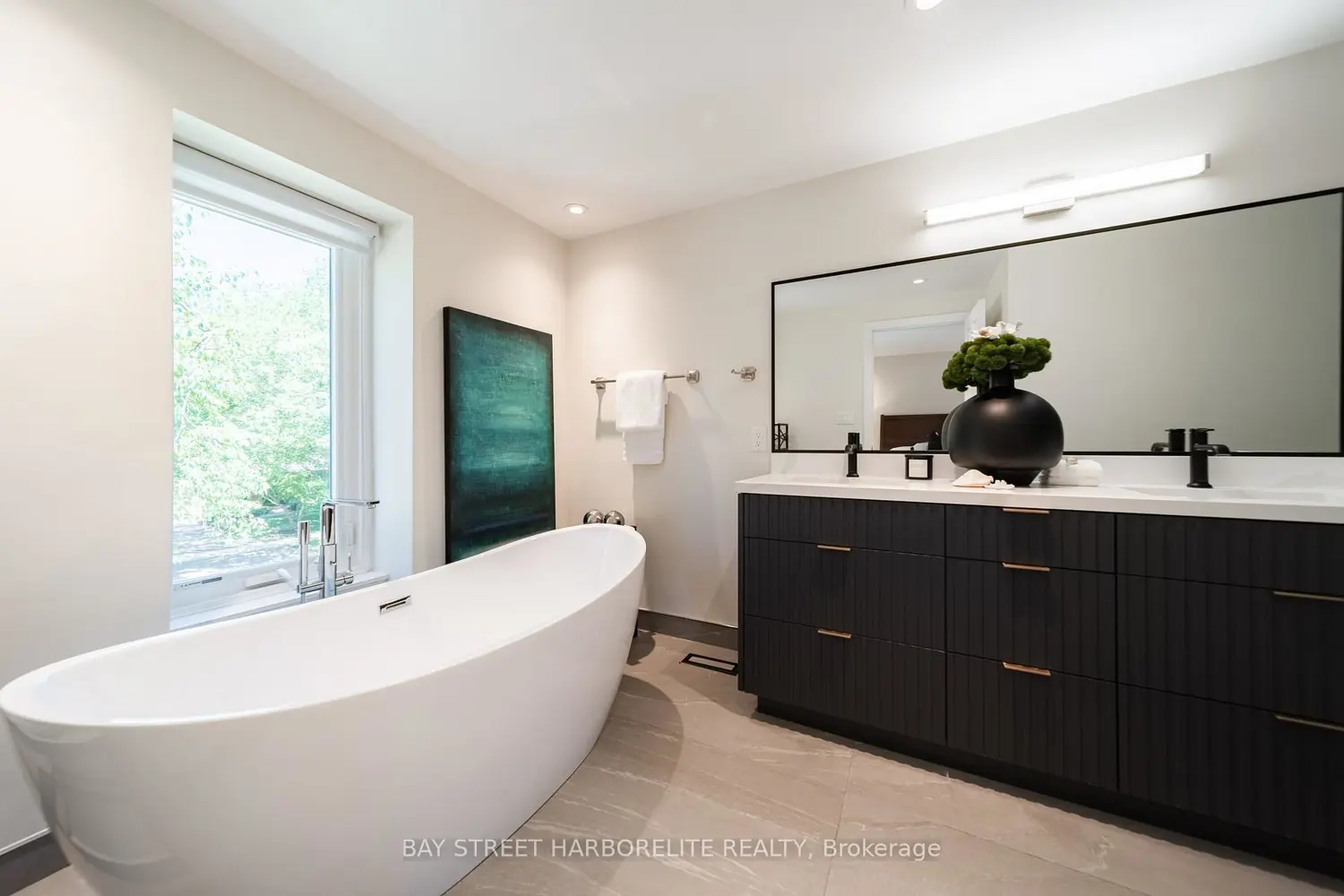 2366 Devon Road photo 5