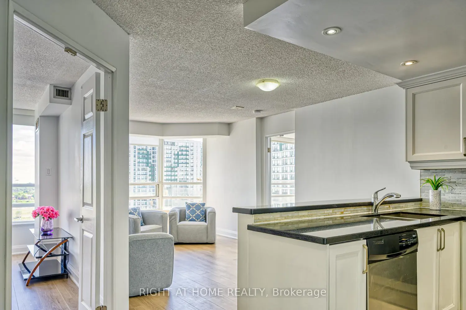 50 Kingsbridge Garden Circle 1408 photo 3