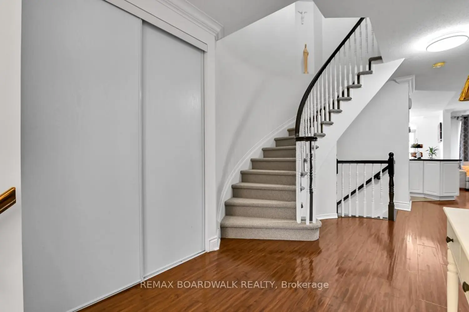 1160 Halton Terrace photo 4