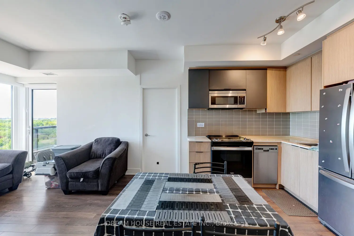 1350 Ellesmere Road 1011 photo 2