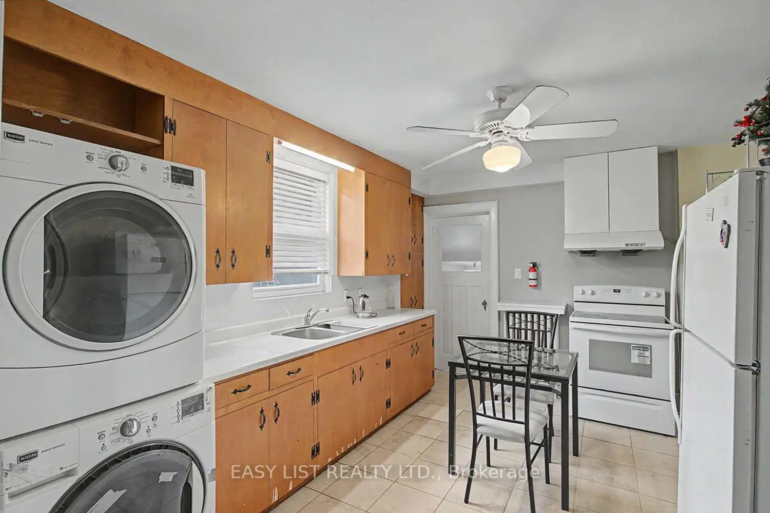 77 Avondale Avenue photo 4