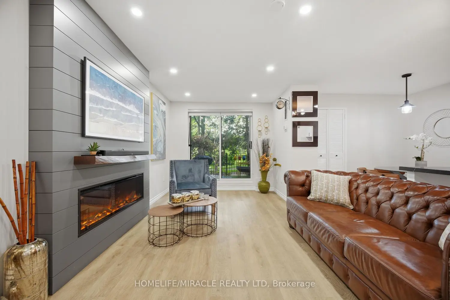 2095 Roche Court 137 photo 3