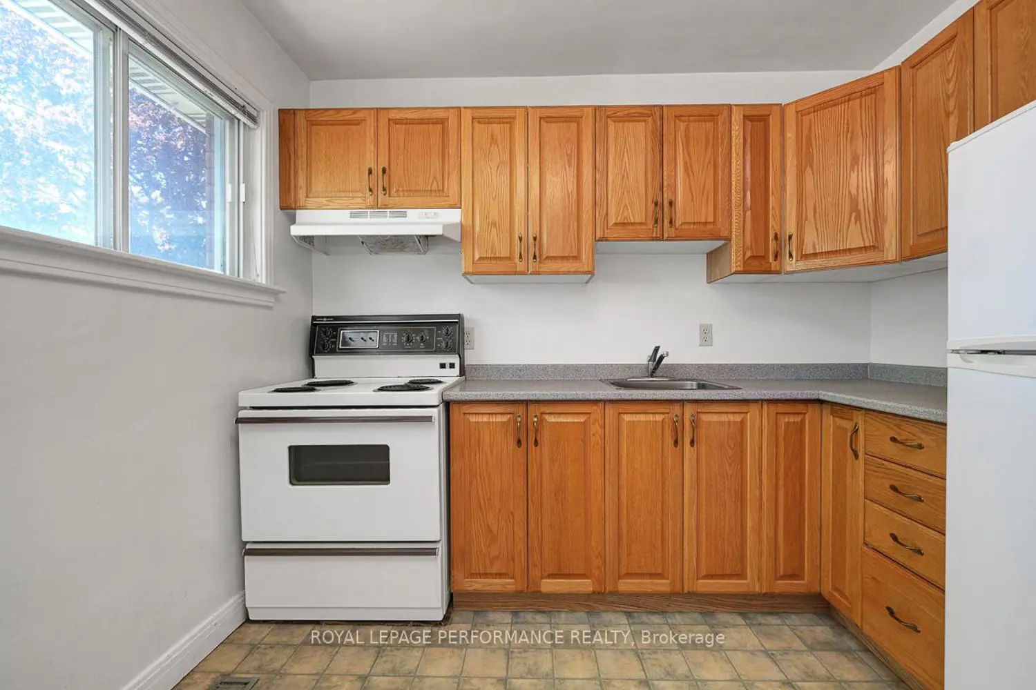535 Dunbrack Street photo 5