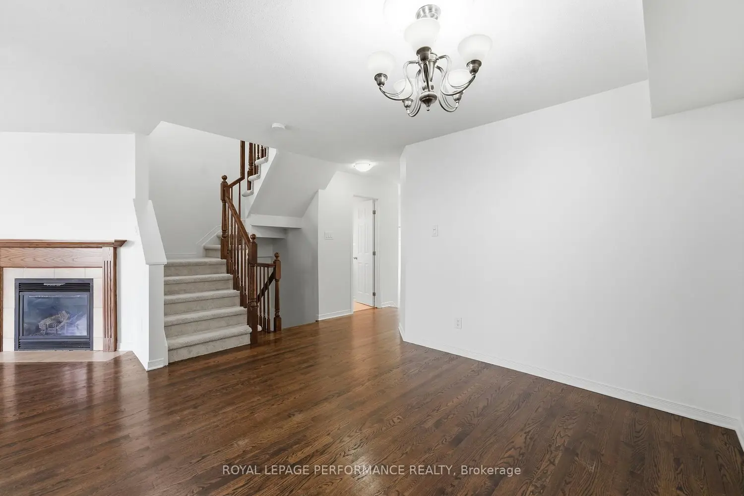 277 Rolling Meadow Crescent photo 3