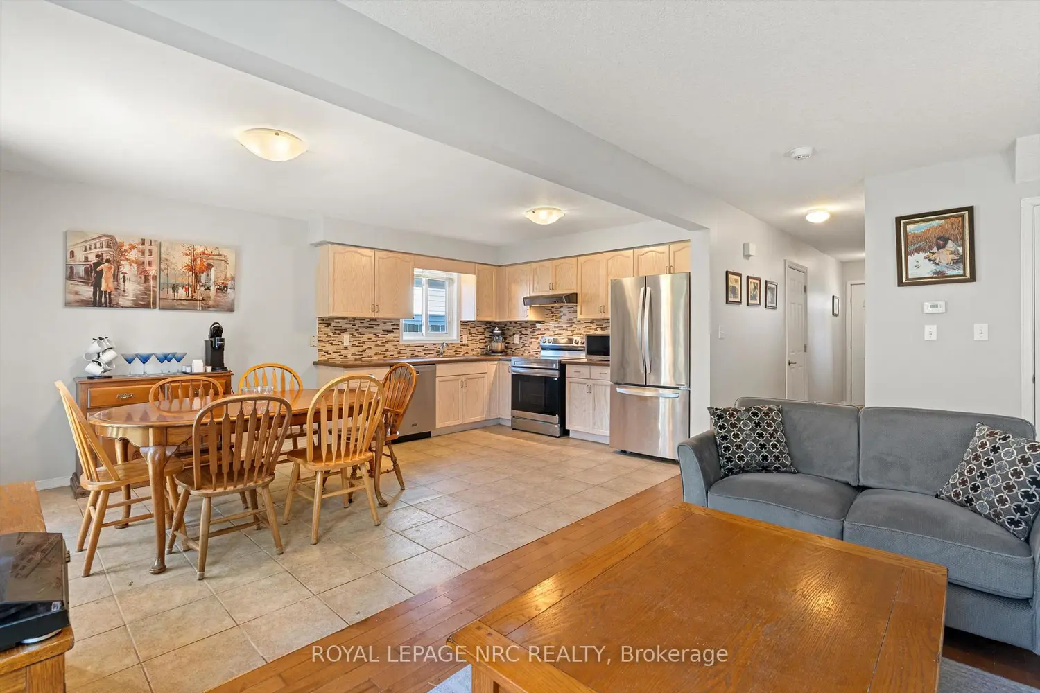 7722 Yvette Crescent photo 4