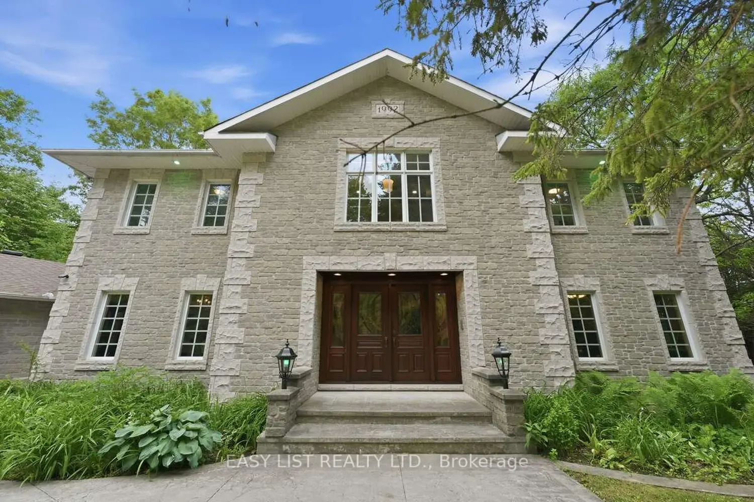 28 Marchbrook Circle