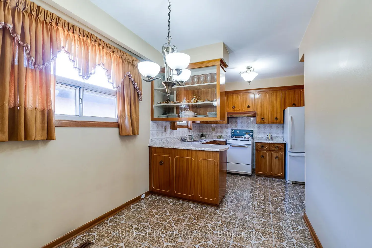 1197 Shamir Crescent photo 2