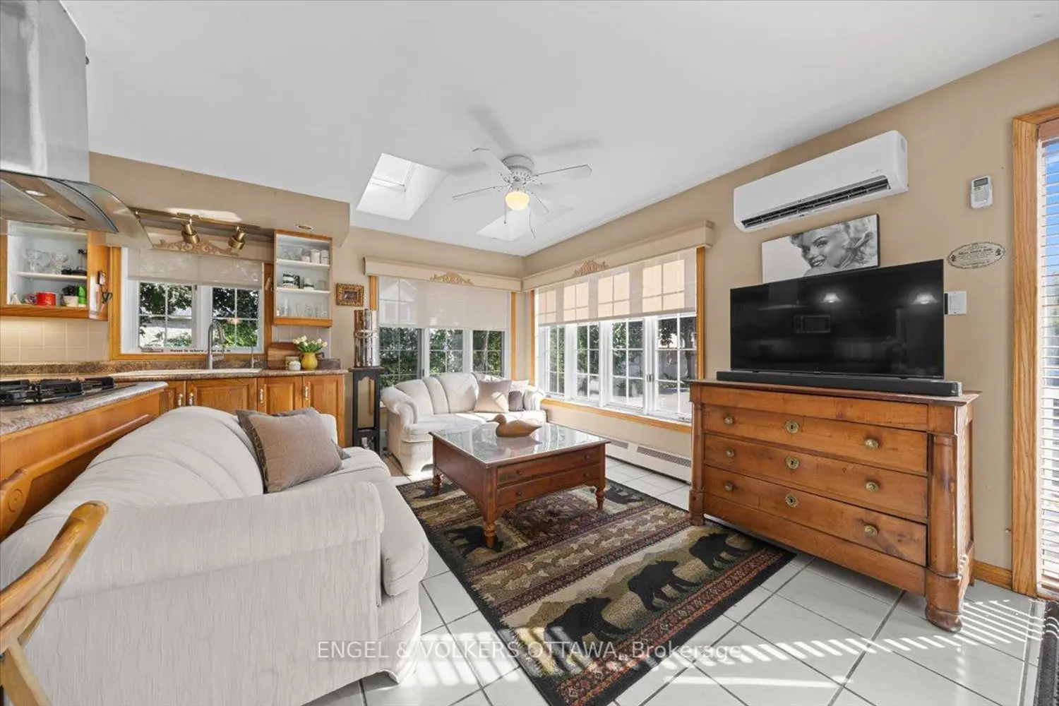 528 St Lawrence Street photo 4