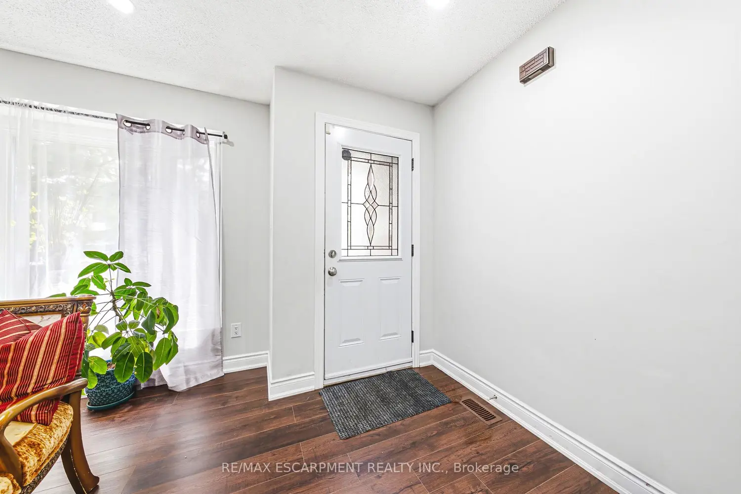 11 Drakes Drive photo 3
