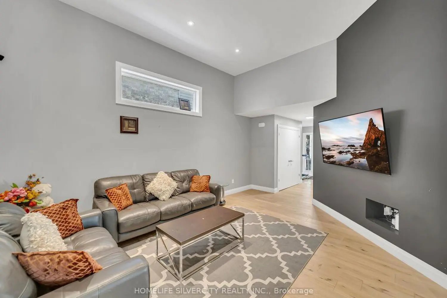 442 Ontario Street photo 2