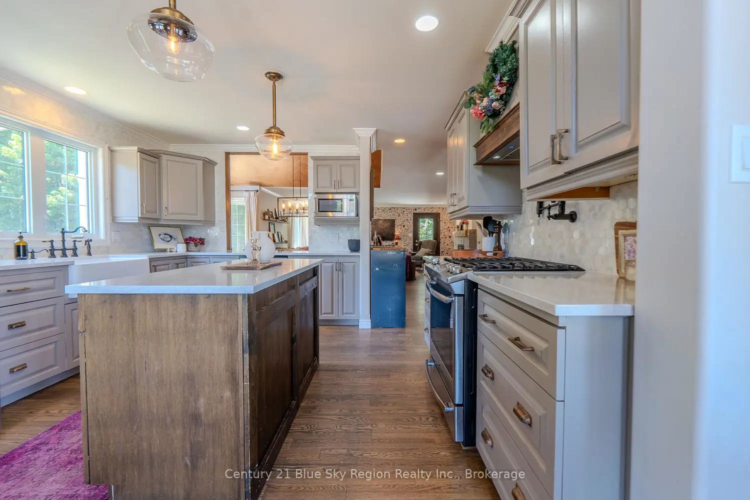 448 Holditch Street photo 4