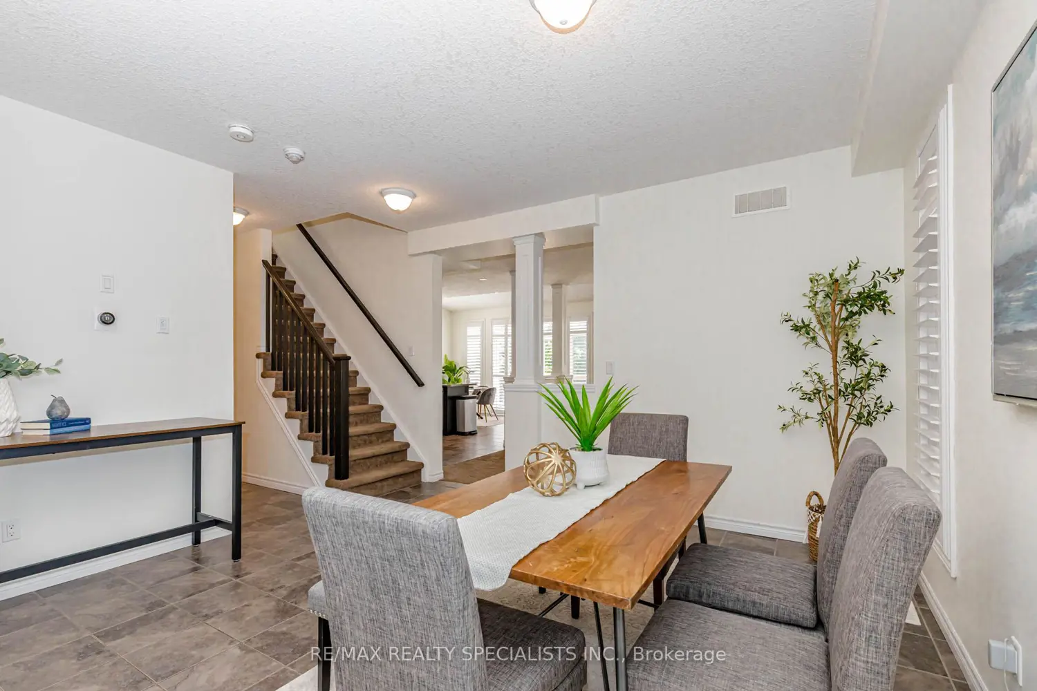 117 Norma Crescent photo 3