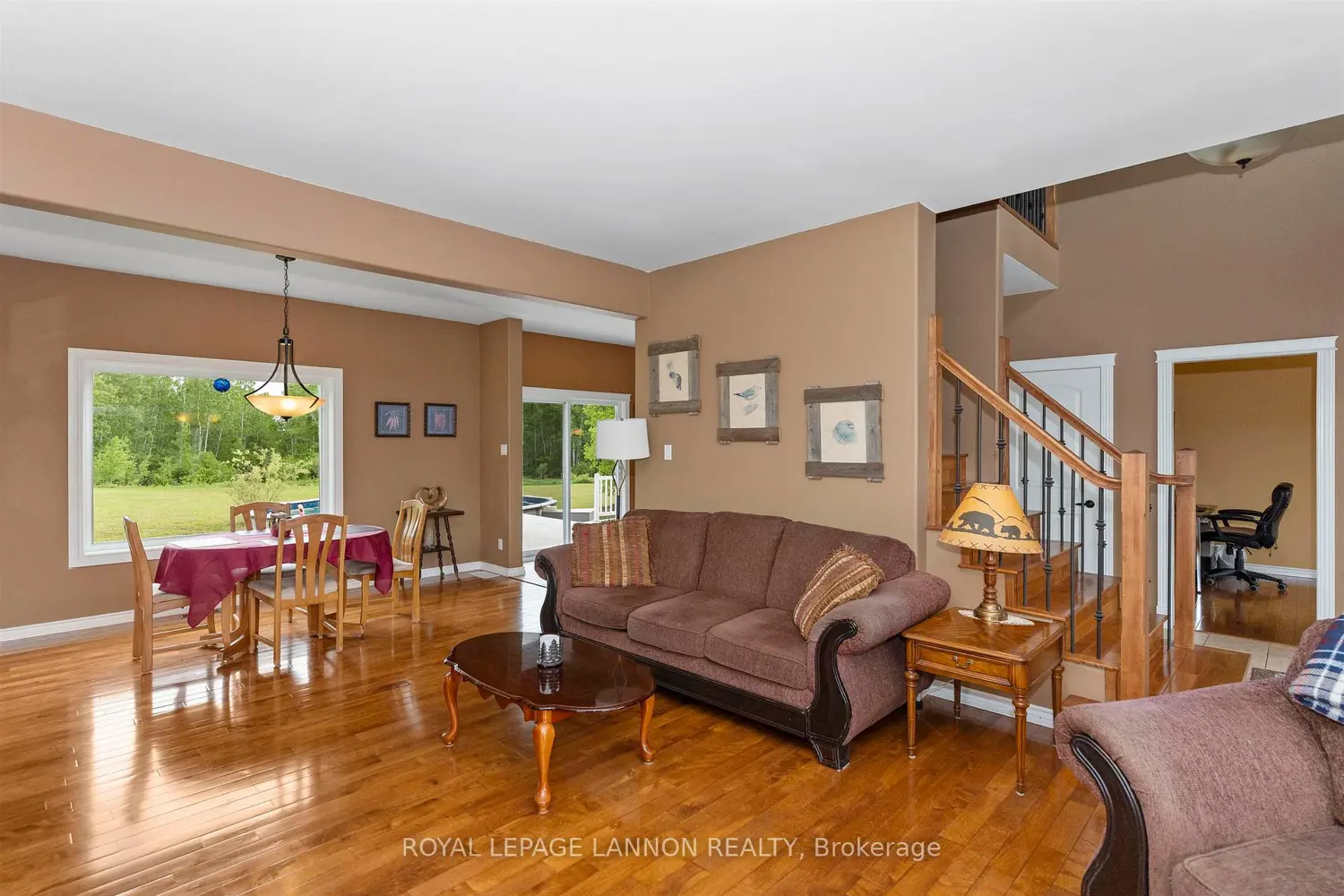 566 Calvert Road photo 5