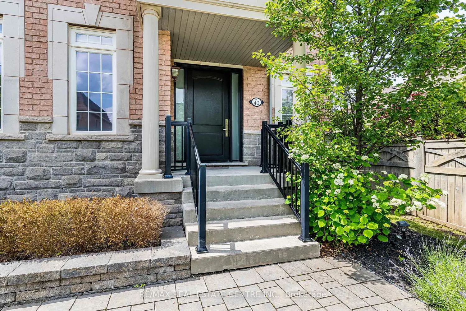 40 Cachet Court photo 2