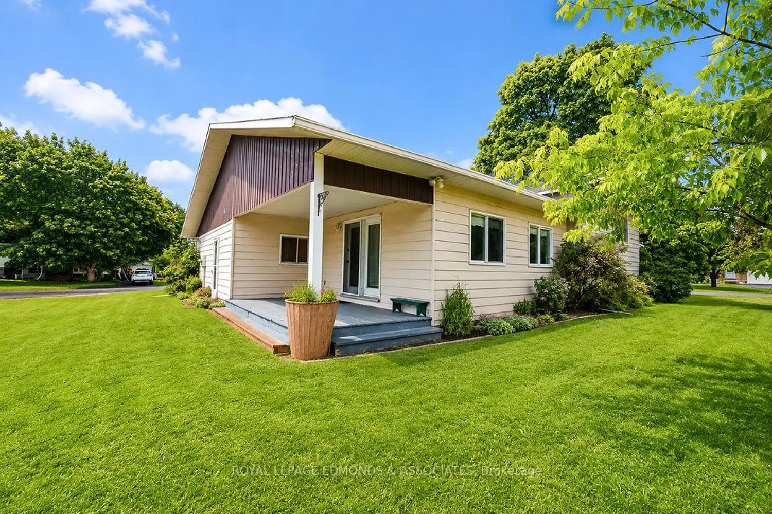 130 Town Line Road photo 2