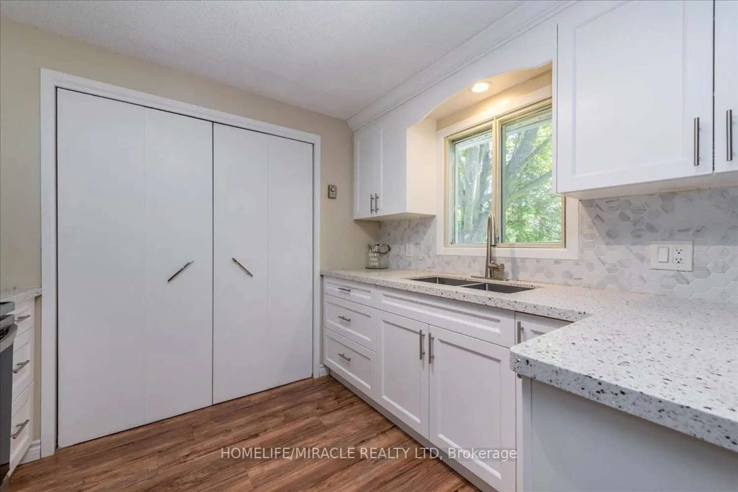 1 Tecumseth Pines Drive photo 5