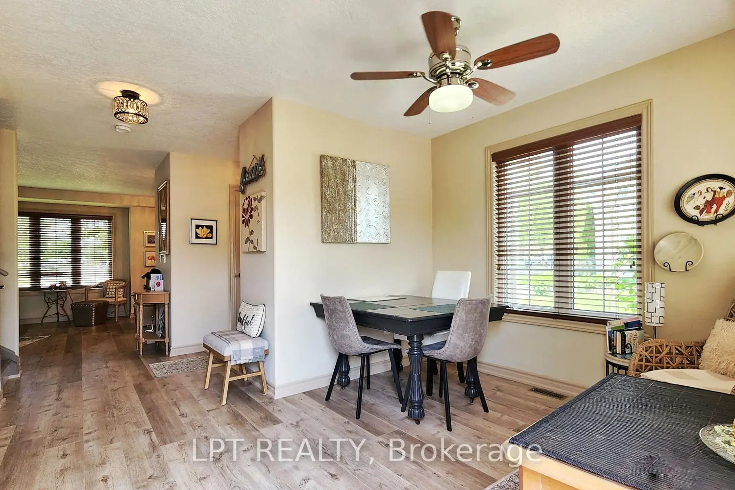 17 Silver Maple Crescent photo 3