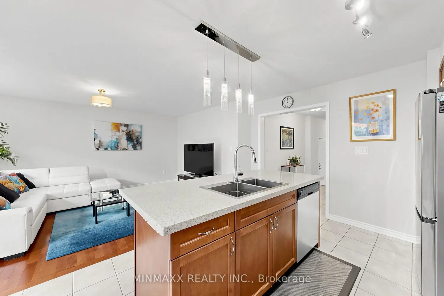 293 Reis Place photo 3