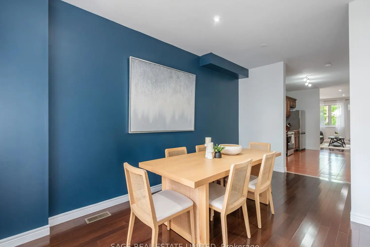 251A Chisholm Avenue photo 4