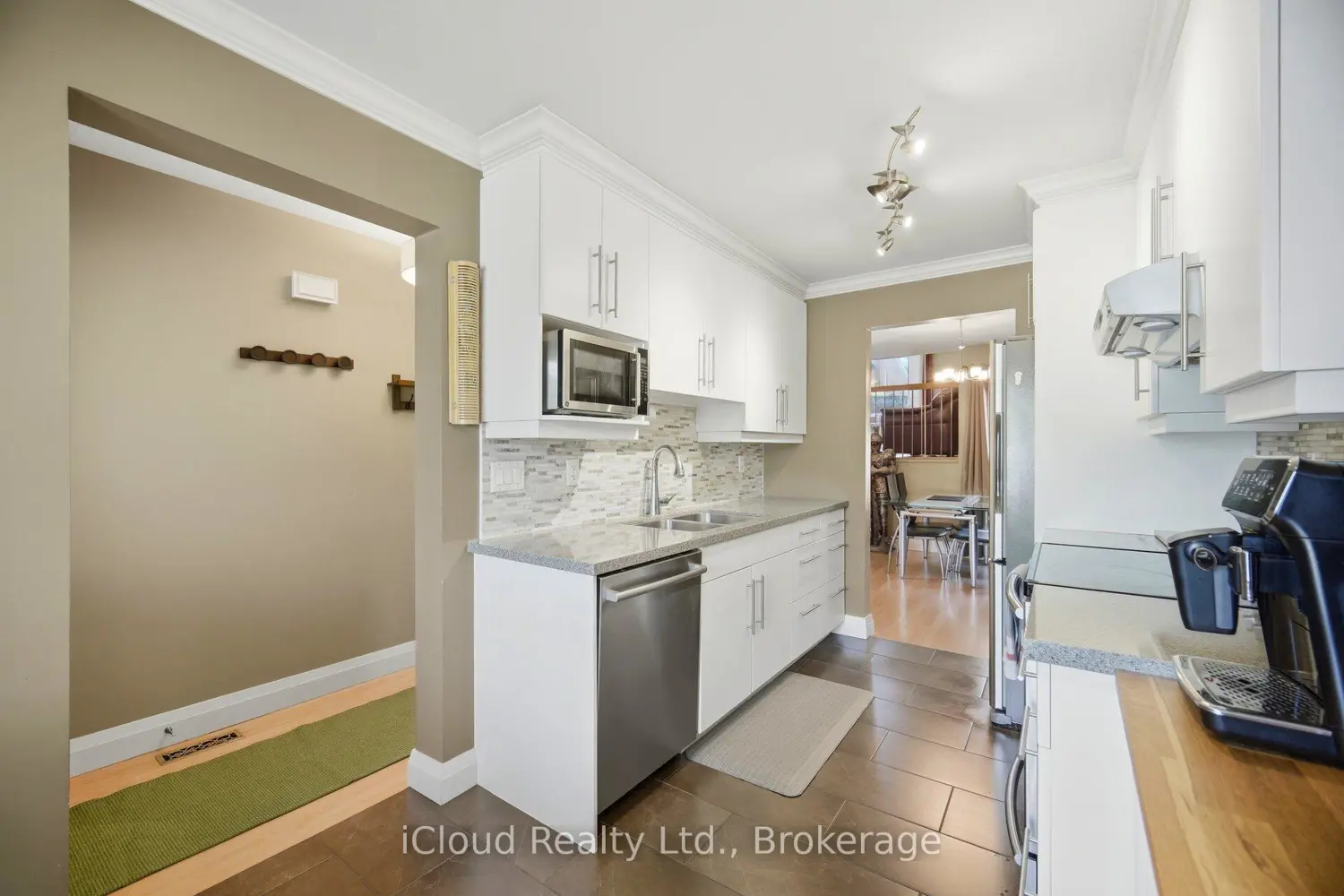8 Lindridge Avenue photo 4