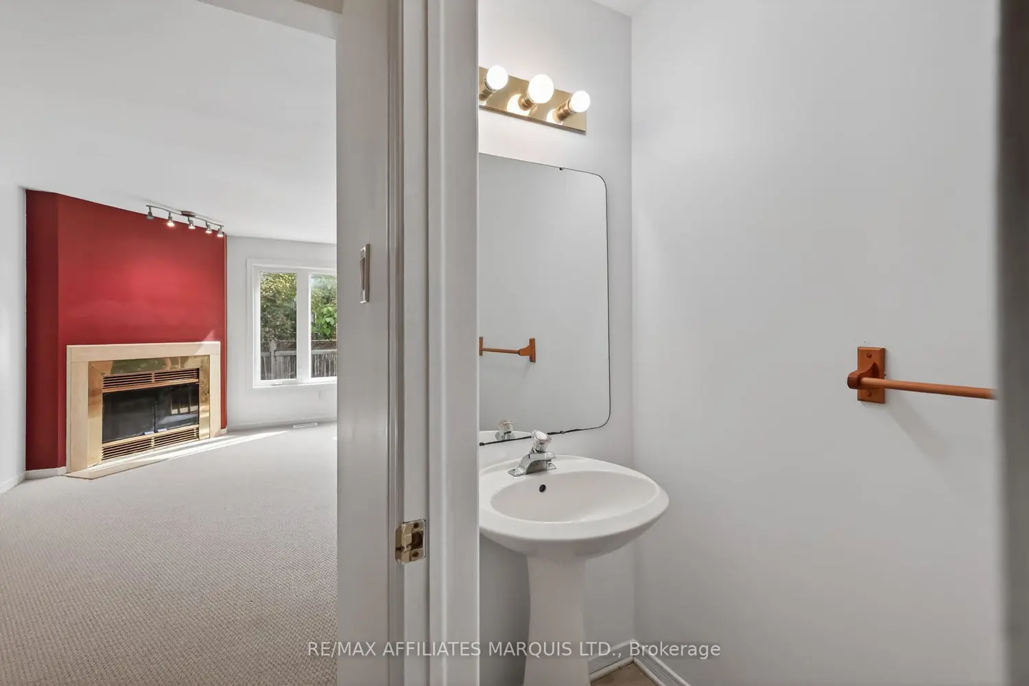 58 Robarts Crescent photo 5