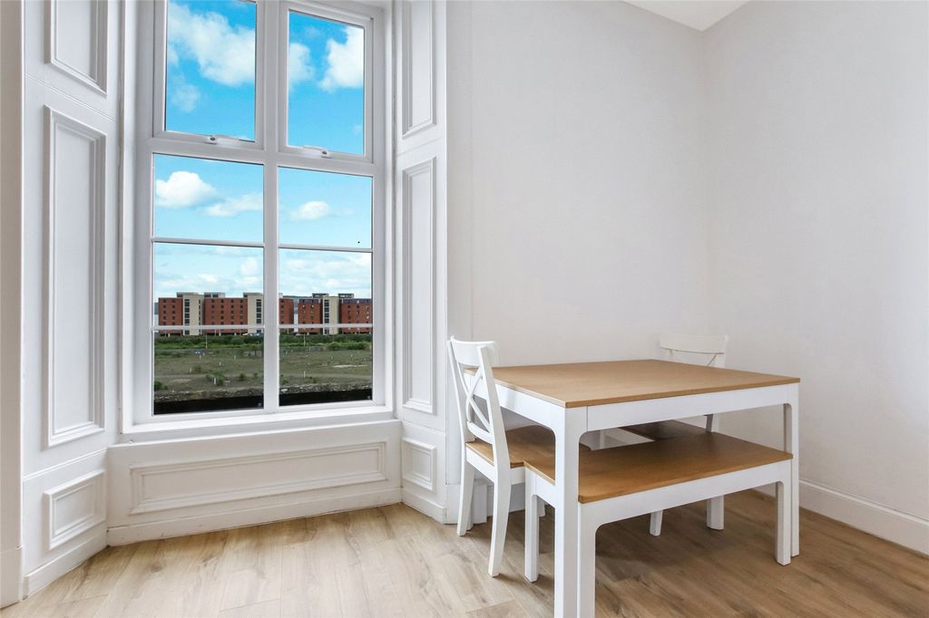 2 bed flat for saleRoseangle, Dundee, Angus DD1 photo 5