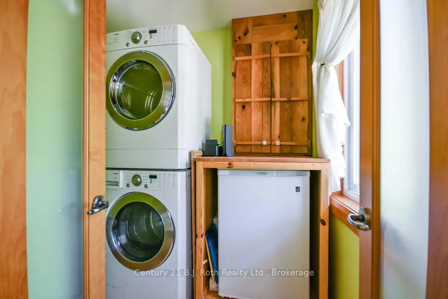 4762 Severn Street photo 3