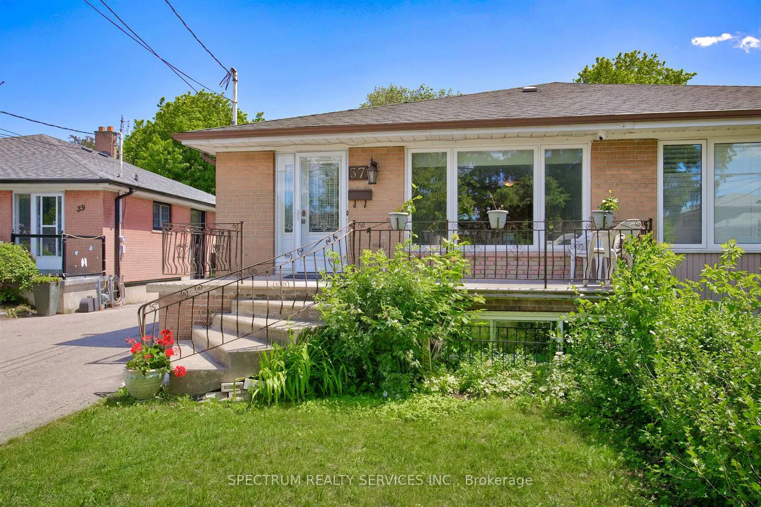 37 Newlin Crescent