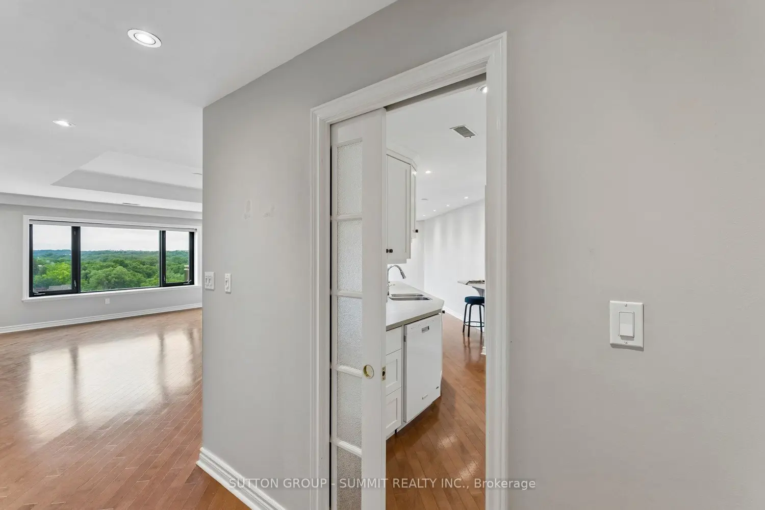 19 King Street 1102 photo 2