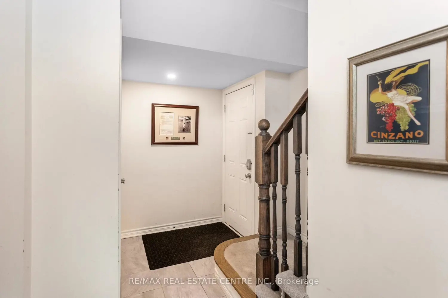 1084 Silk Street photo 2