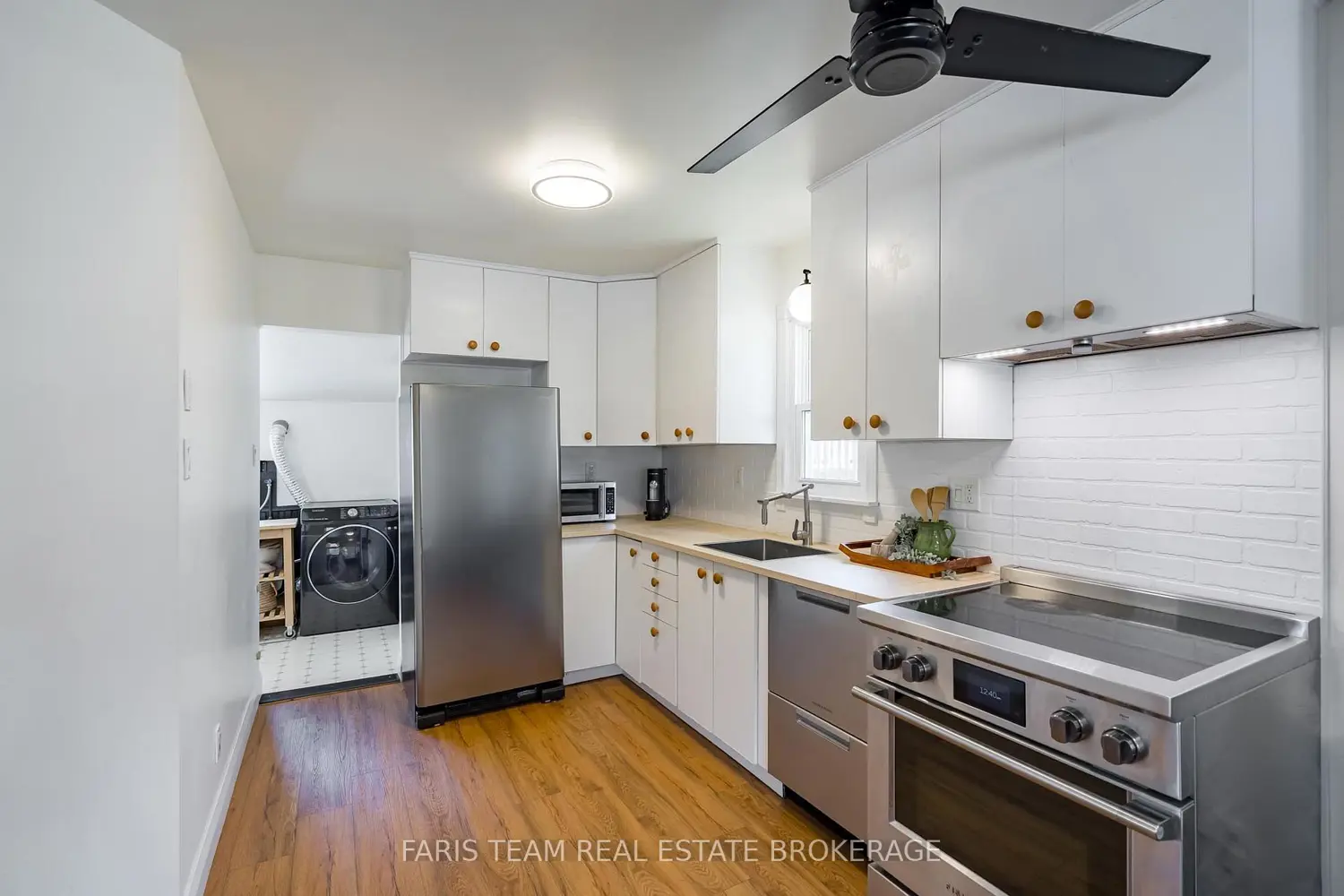 1066 Wood Street photo 4