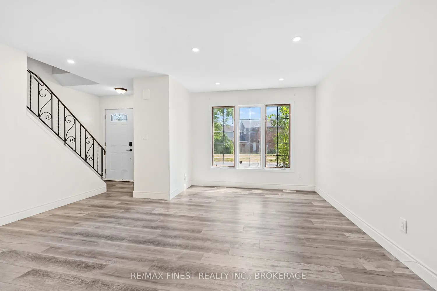 347 Kingsdale Avenue photo 5