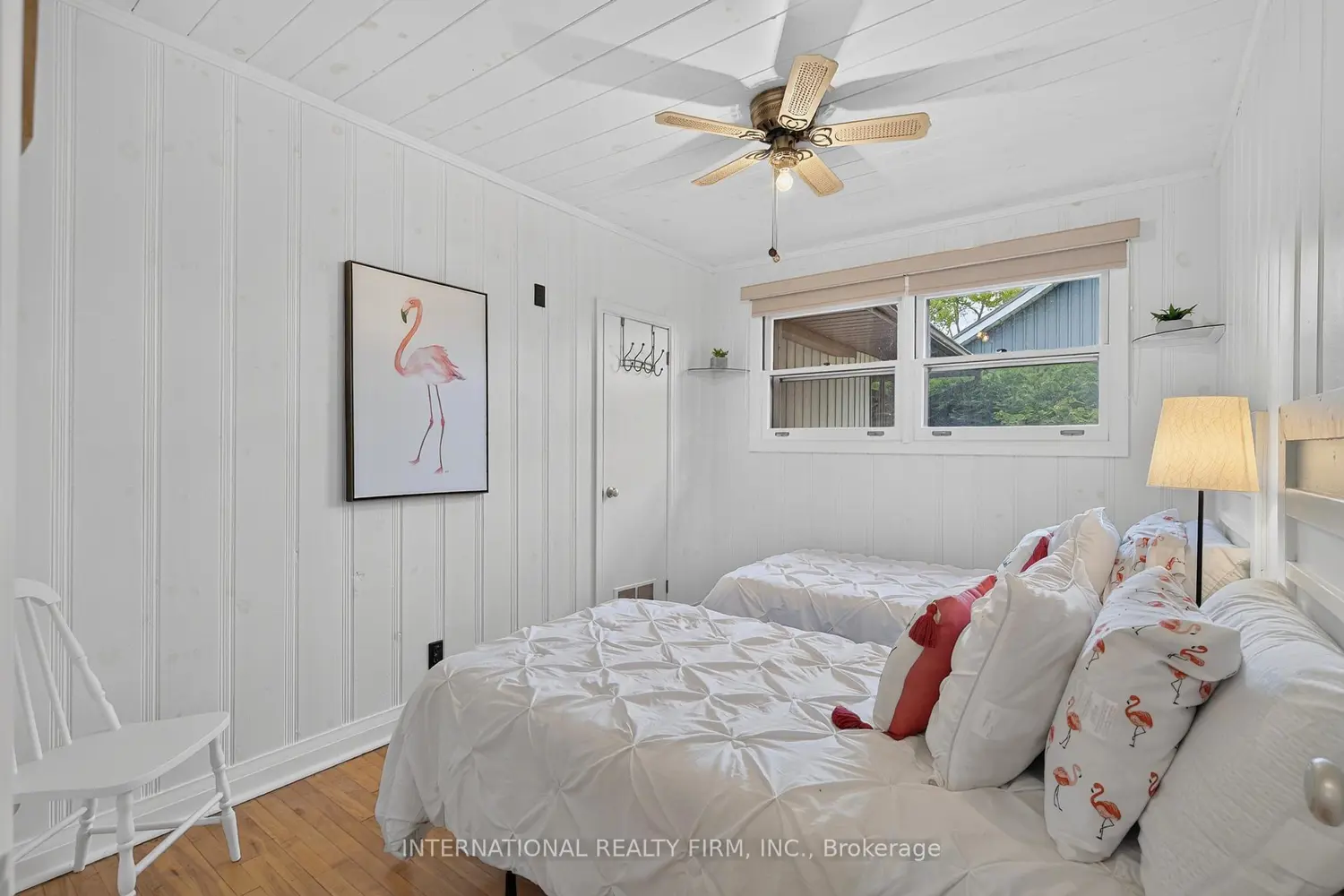 2032 Lakeshore Drive photo 4
