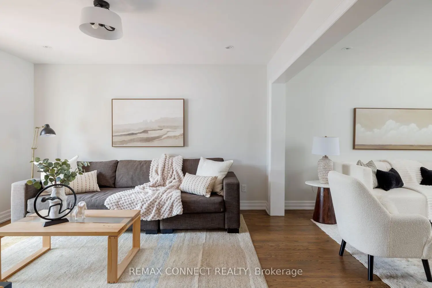 52 Angus Drive photo 3