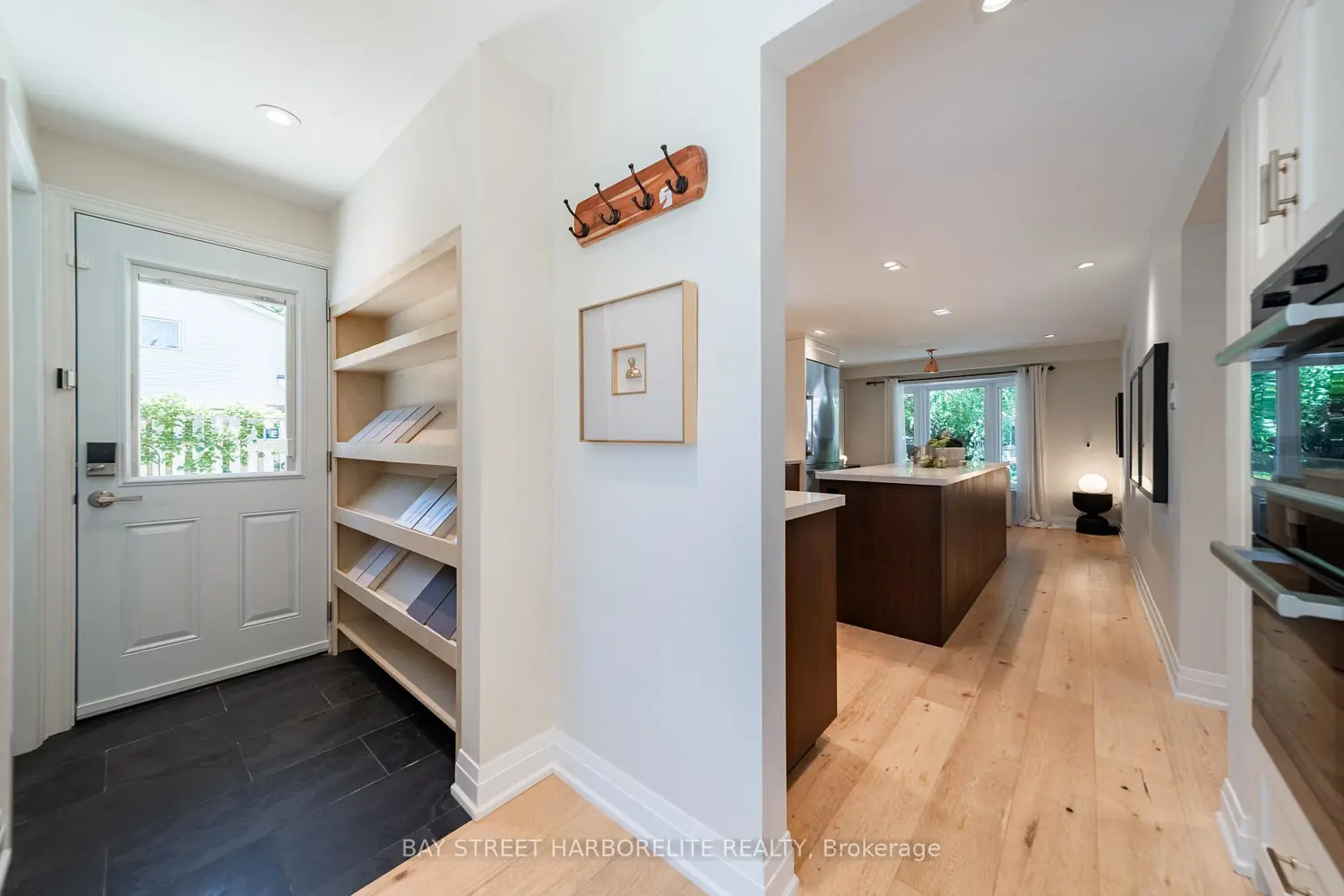 2366 Devon Road photo 3
