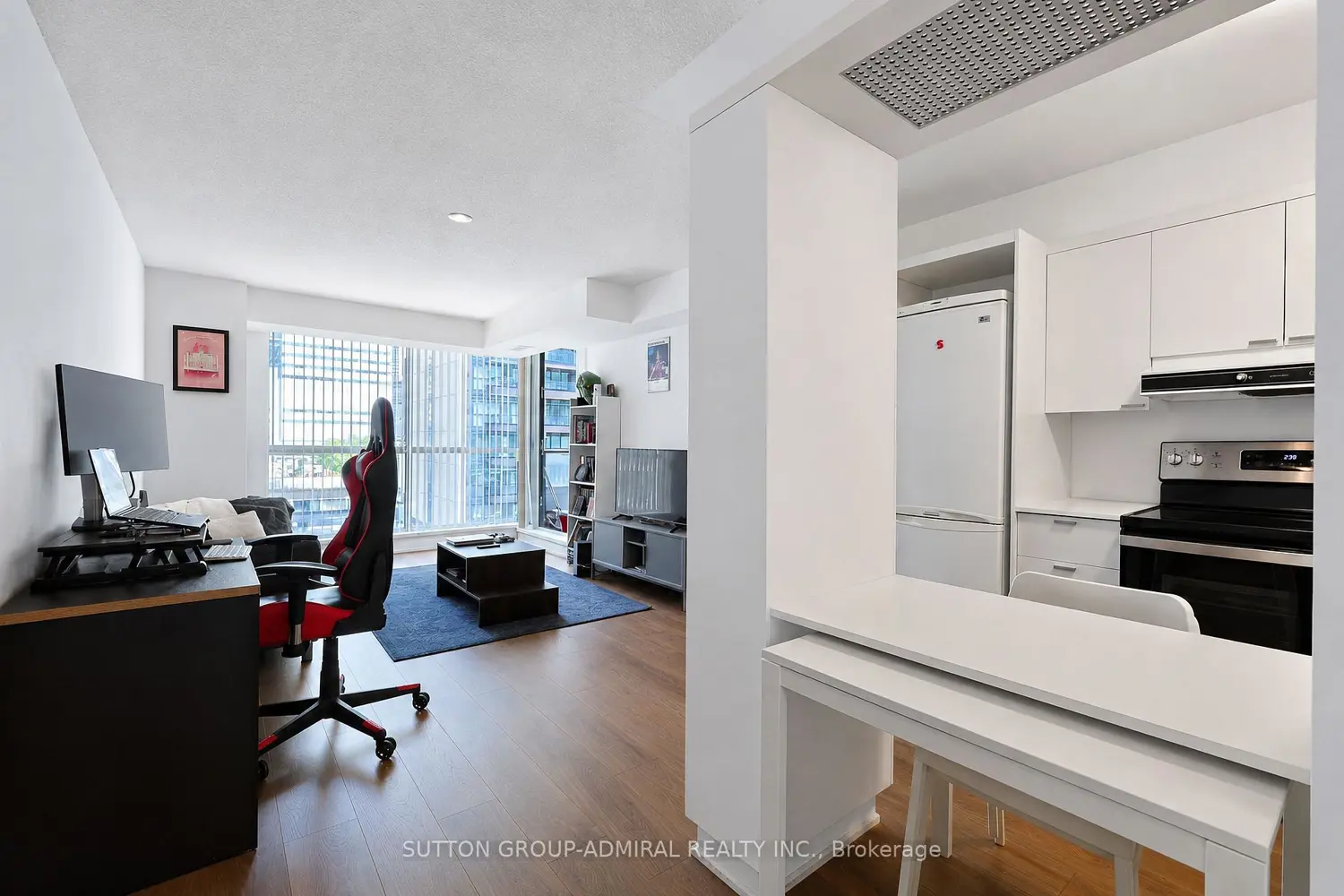 111 Elizabeth Street 905 photo 4