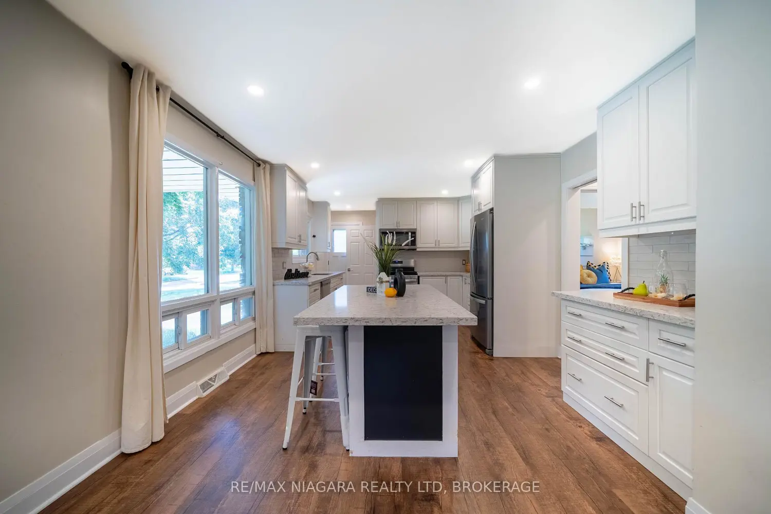 15 Springbank Drive photo 2