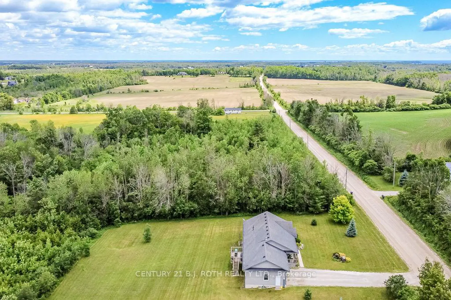 5051 Sideroad 25 photo 2