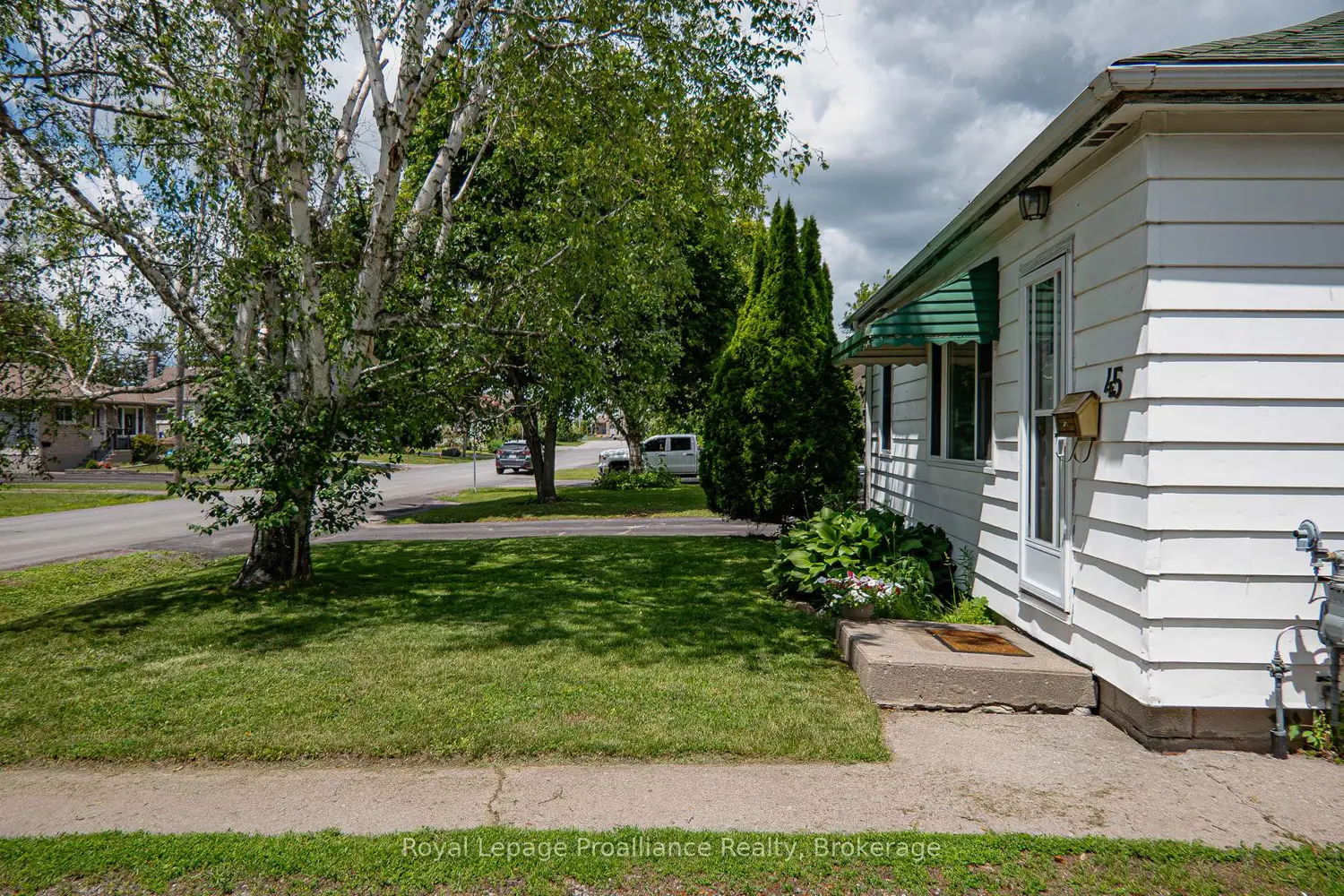 45 Valleyview Crescent photo 3