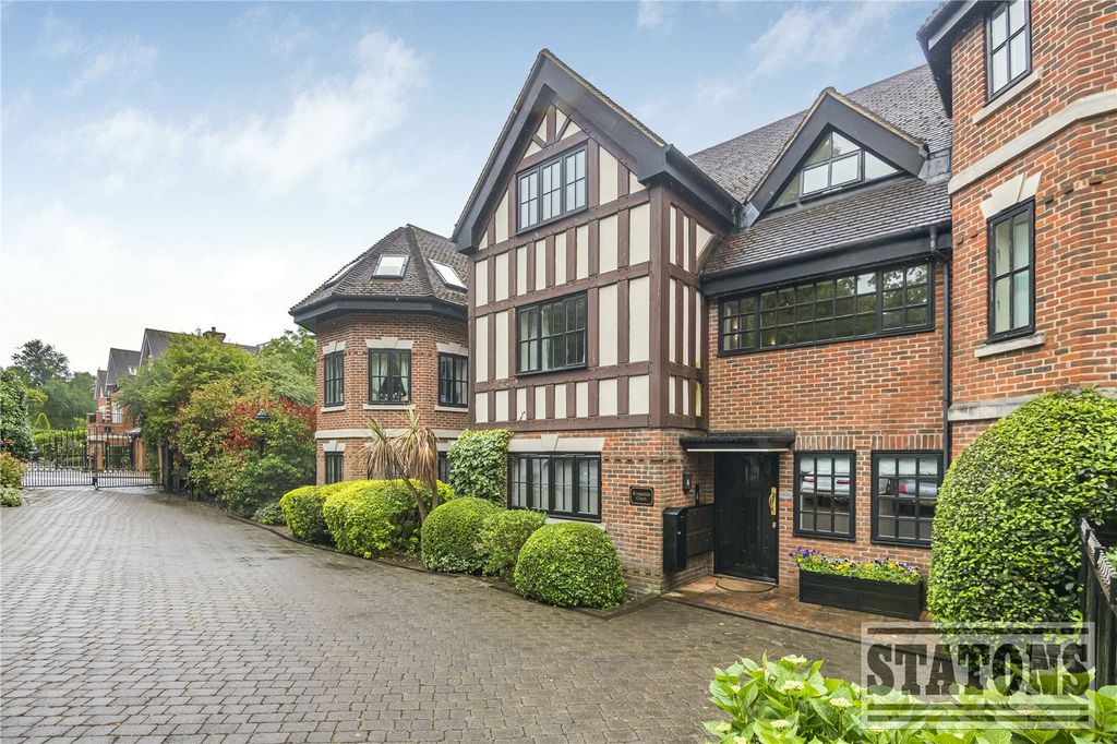 3 bed flat for saleCockfosters Road, Barnet EN4