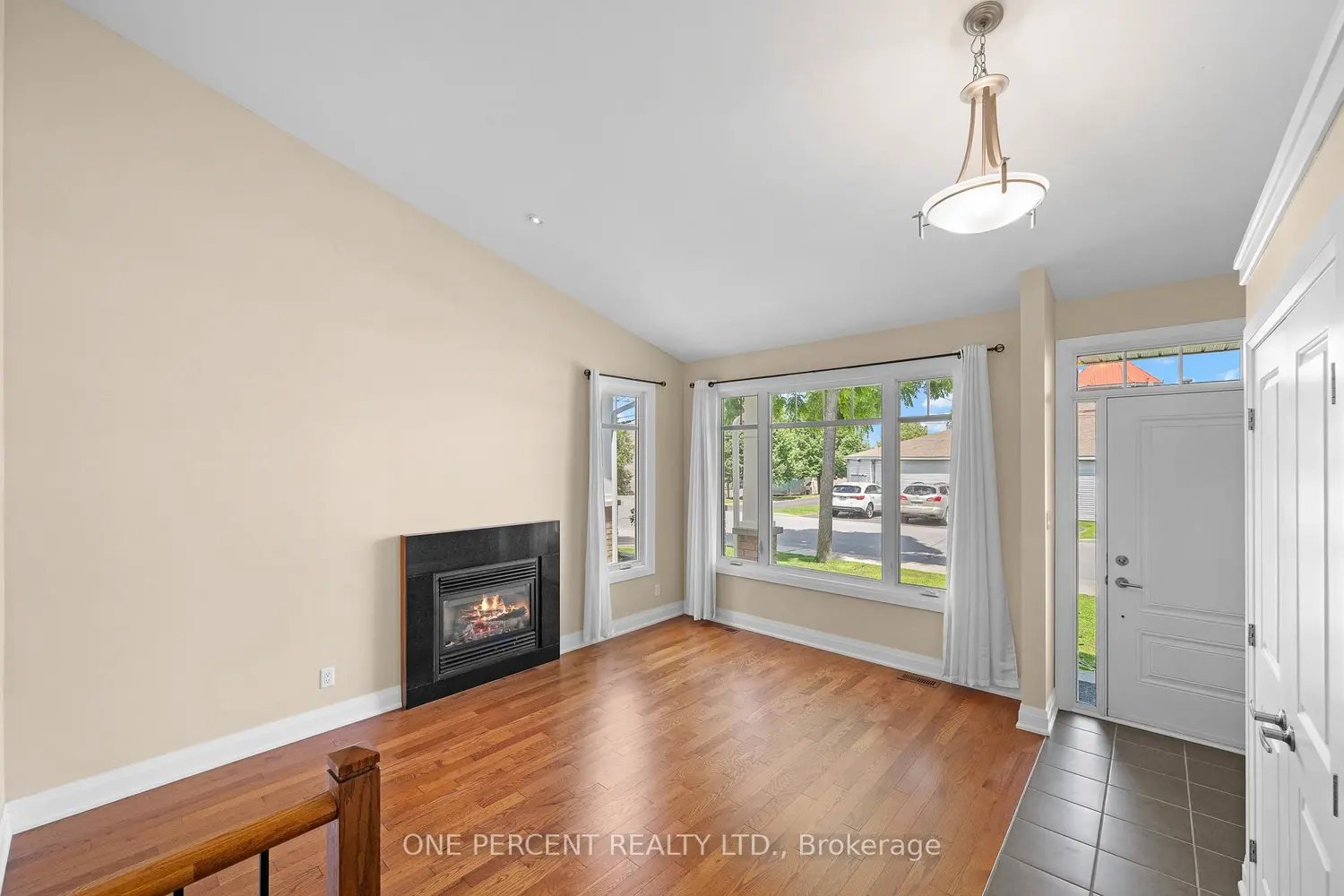 135 Elizabeth Street photo 3