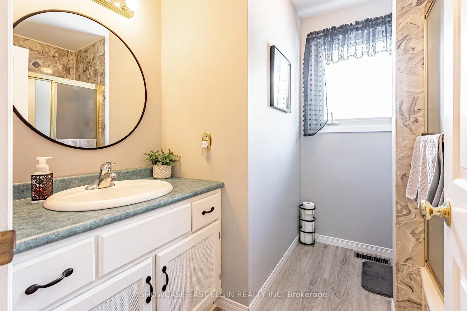 51248 Clinton Street photo 4