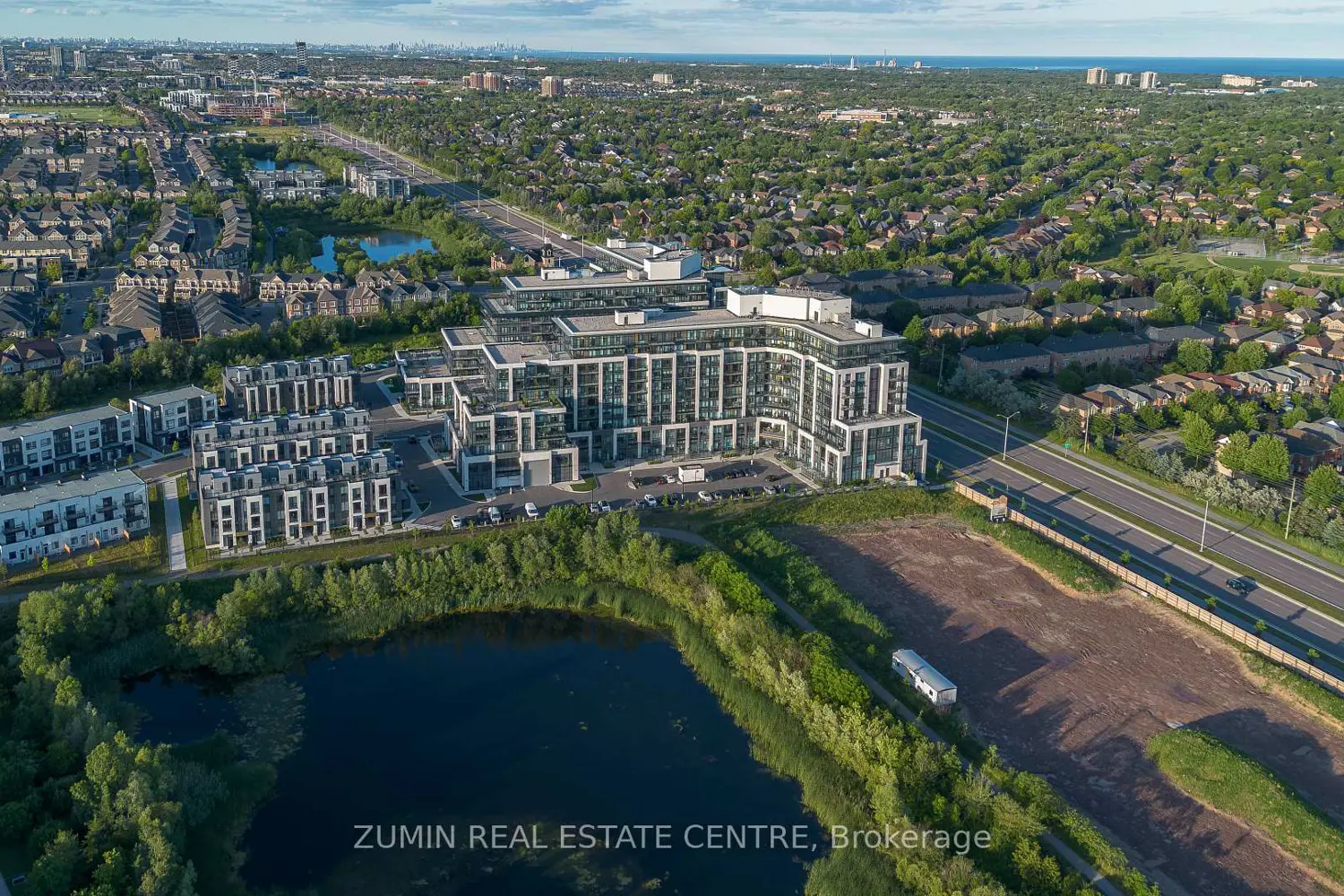 405 Dundas Street 526