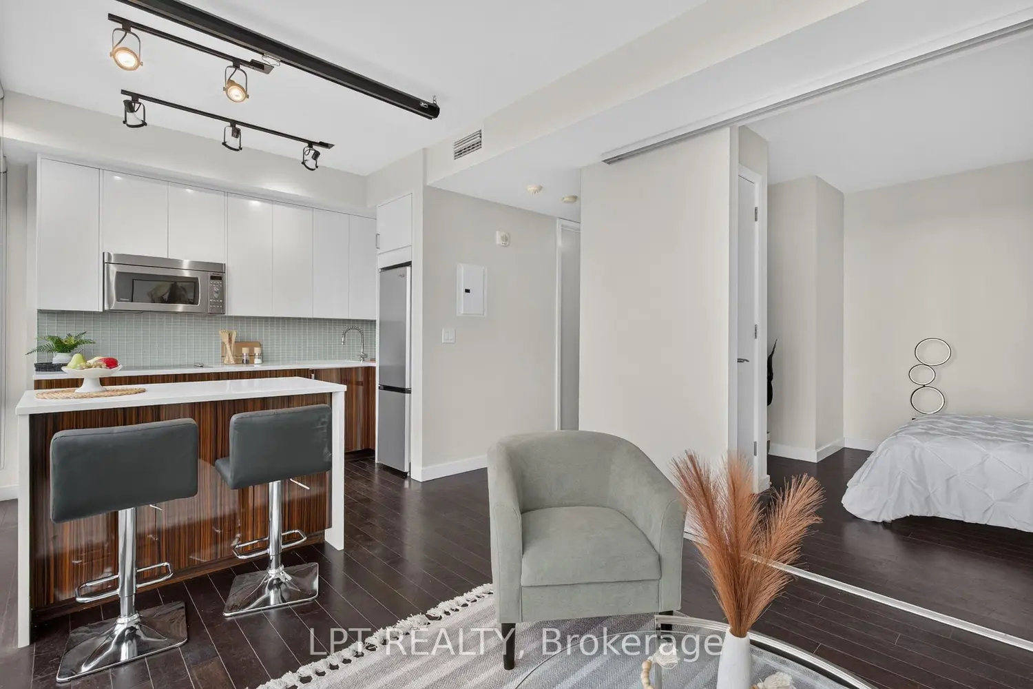 201 Parkdale Avenue 1004