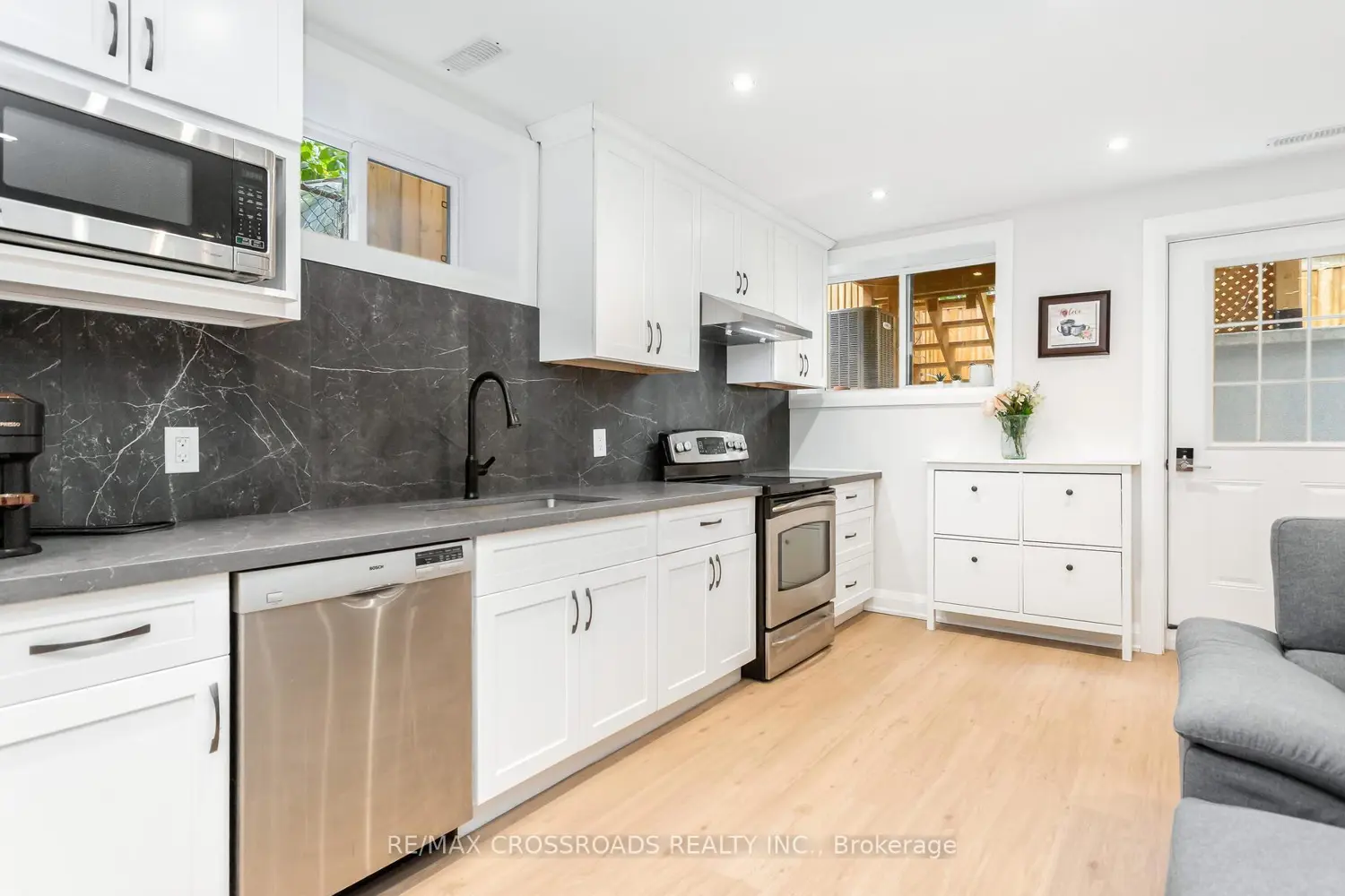 10 Hamstead Avenue photo 3