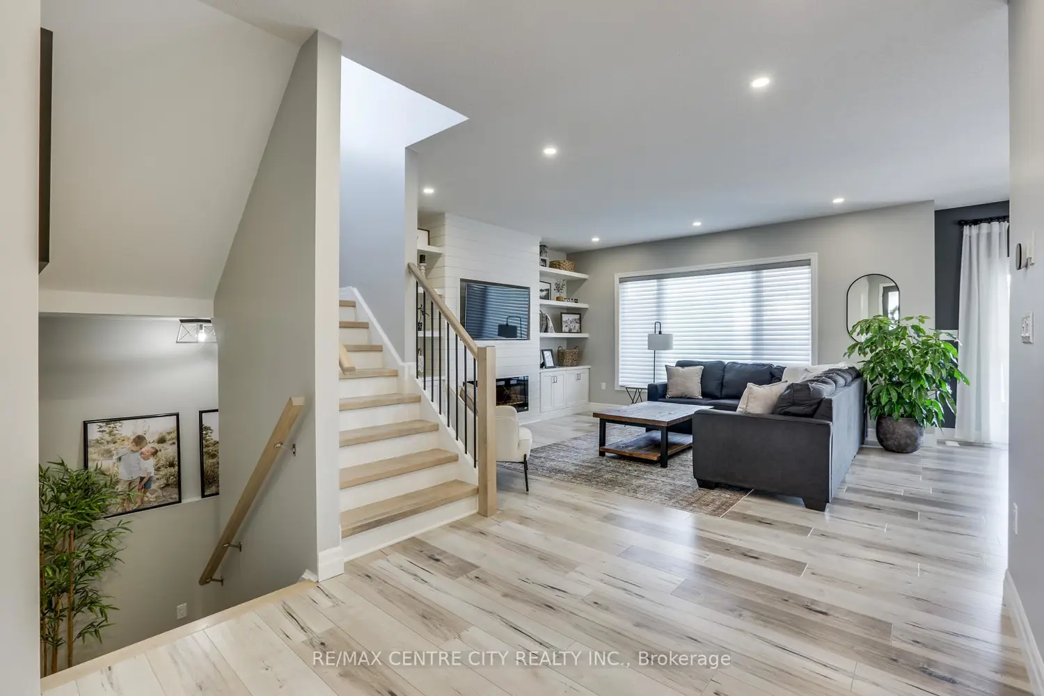 108 Stuart Avenue photo 3