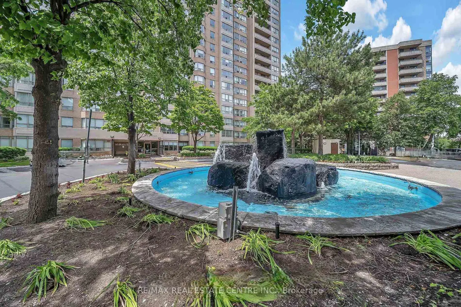 30 Malta Avenue 802 photo 3