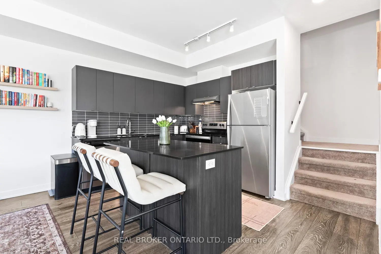 1121 Cooke Boulevard 1