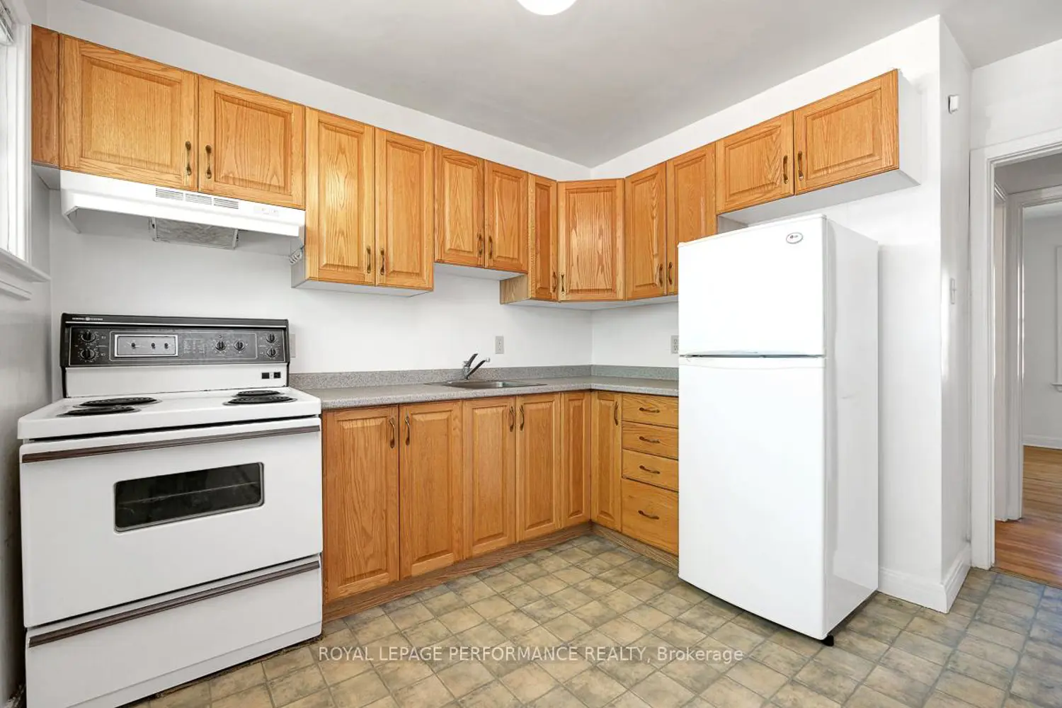 535 Dunbrack Street photo 4