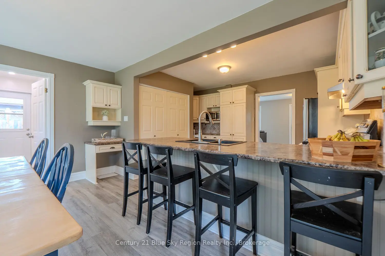 225 Reginald Road photo 4